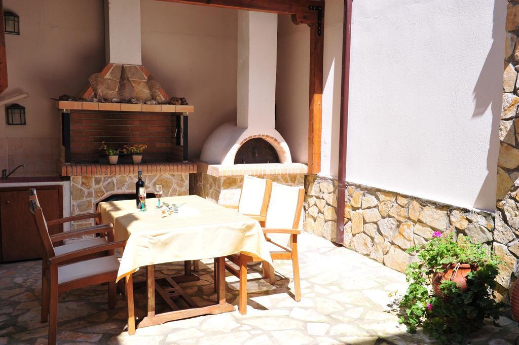 Pansion Evi Apartment Amoliani Bagian luar foto