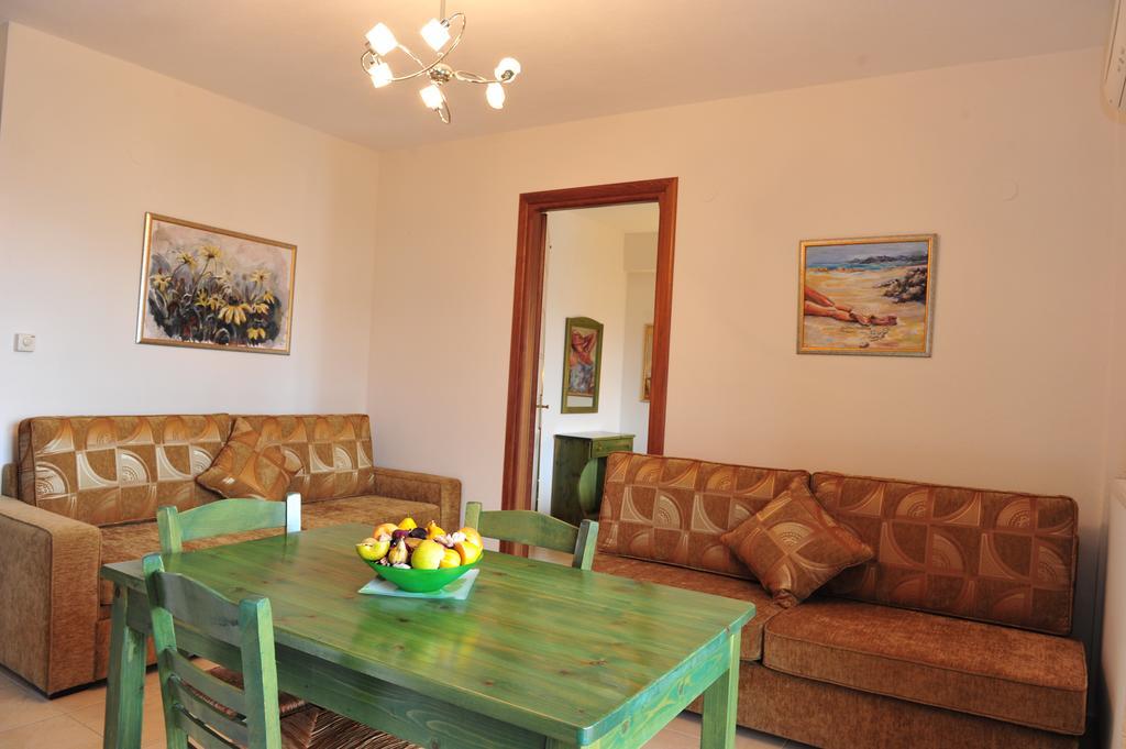Pansion Evi Apartment Amoliani Ruang foto